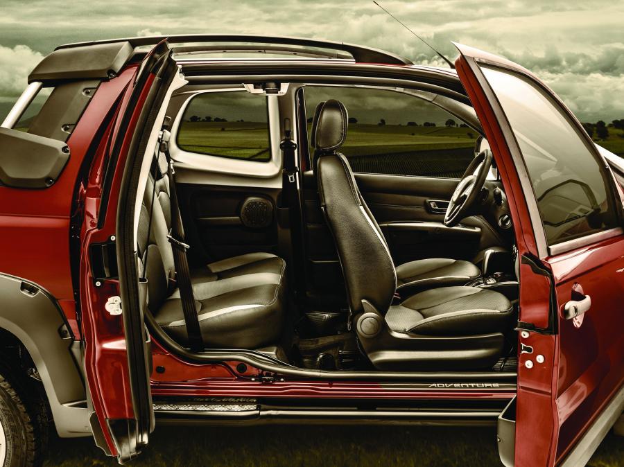  Dodge Ram 700 Club Cab 2014 года  (фото 2 из 2)